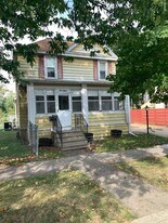 415 W 3rd St in Cedar Falls, IA - Building Photo