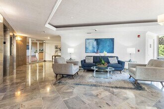 3475 S Ocean Blvd in Palm Beach, FL - Foto de edificio - Building Photo