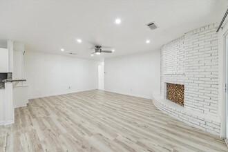 6307 Ash Oak Dr in Houston, TX - Building Photo - Building Photo