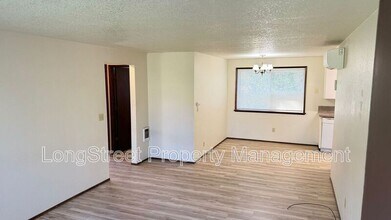 1020 Pioneer St in Philomath, OR - Building Photo - Building Photo