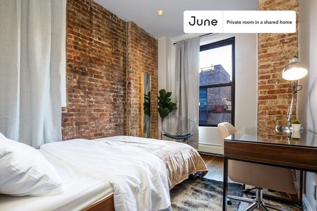 Private bedroom in 4 bed/2 bath Home in New York, NY - Building Photo - Building Photo