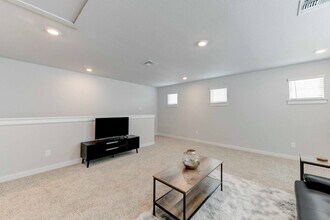 520 Clearlake Dr in Hutto, TX - Foto de edificio - Building Photo
