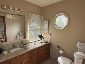 22601 Iris Ave in Torrance, CA - Foto de edificio - Building Photo