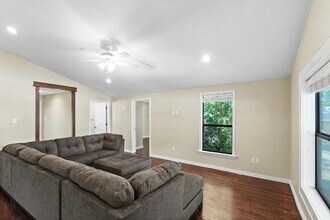 414 Mill St in San Marcos, TX - Building Photo - Building Photo