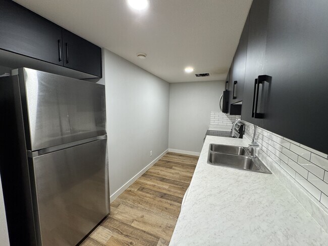 8049 Cedric Mah Rd in Edmonton, AB - Building Photo - Building Photo