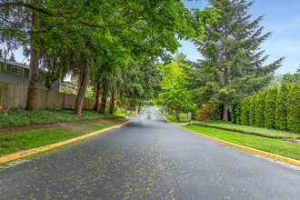 Madera West Condominiums in Federal Way, WA - Building Photo - Building Photo