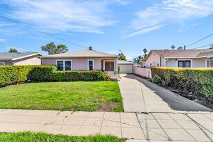 4749 Choctaw Dr in San Diego, CA - Building Photo