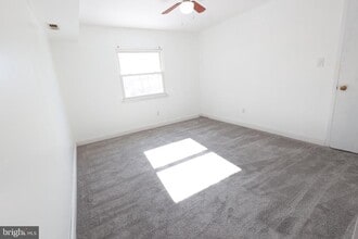 8 Fanelli Ln in Gloucester Township, NJ - Building Photo - Building Photo