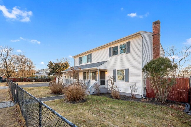 8 George Dr in Mastic, NY - Building Photo - Building Photo