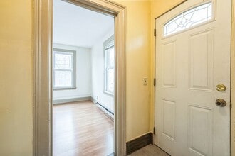 13 Ward St in Norwich, CT - Building Photo - Building Photo