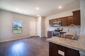 1751 Eveningshade Ln in Centerton, AR - Foto de edificio - Building Photo