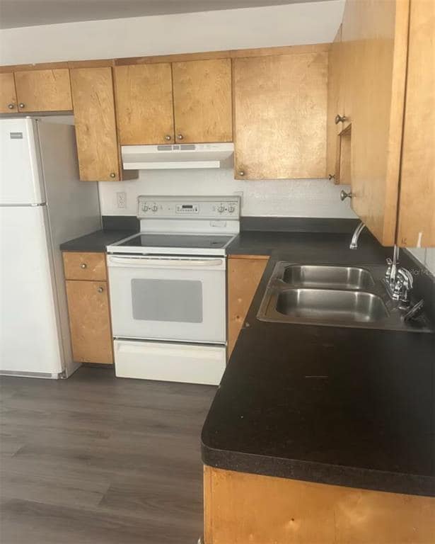 6806 Thomas Cir in Tampa, FL - Foto de edificio - Building Photo