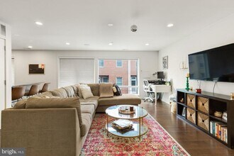 728-30 S Sartain St in Philadelphia, PA - Building Photo - Building Photo