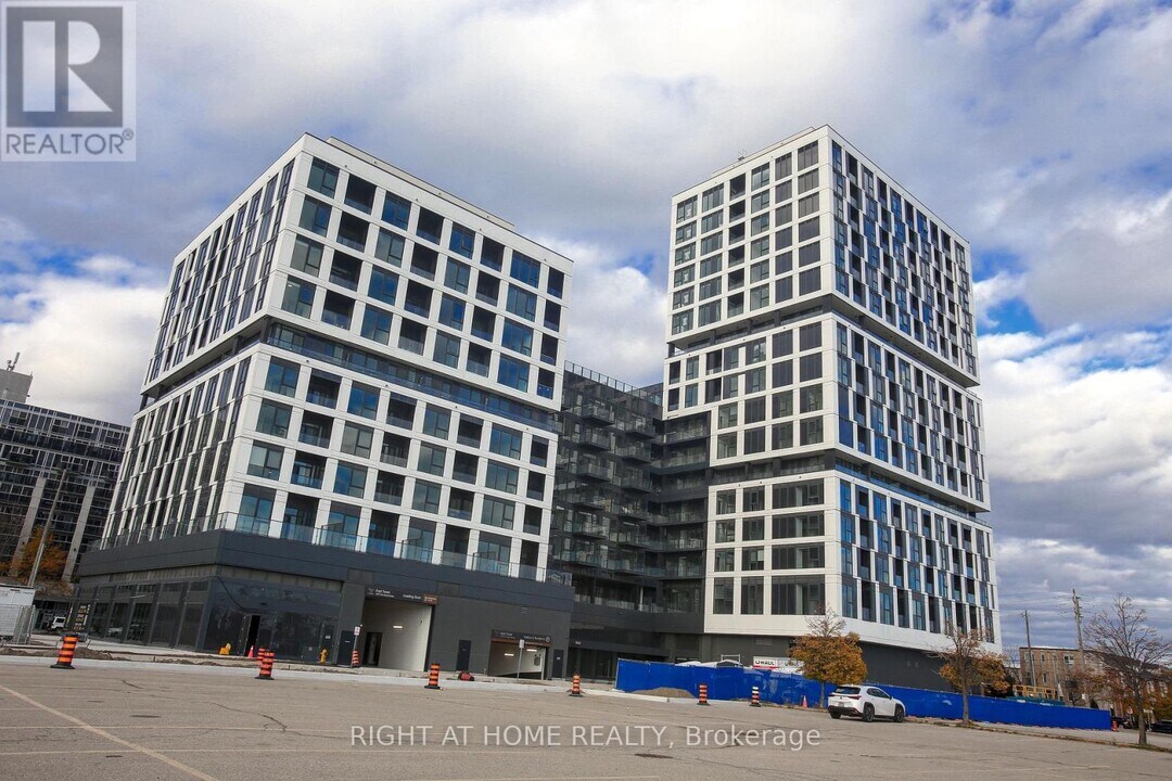 1007 The Queensway in Toronto, ON - Building Photo