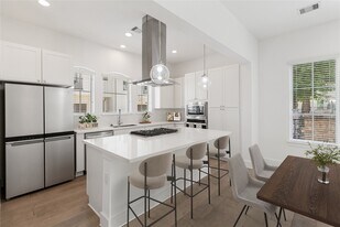 7702 Westside Villas Ln in Houston, TX - Building Photo