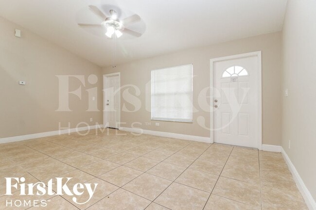 4213 12th St SW in Lehigh Acres, FL - Foto de edificio - Building Photo