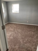 2740 E Phylbeck Ave, Unit 4 in Terre Haute, IN - Foto de edificio - Building Photo