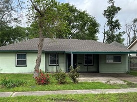 7717 Roswell St in Houston, TX - Building Photo