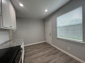 304 N Oak St in McKinney, TX - Foto de edificio - Building Photo