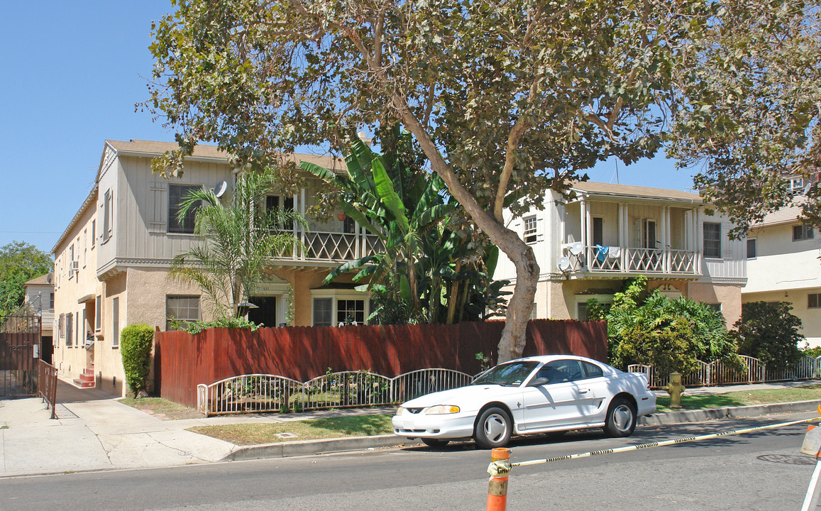 331 N Hayworth Ave in Los Angeles, CA - Building Photo