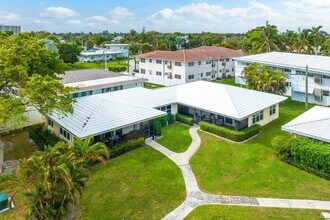 2757 NE 29th Ave in Lighthouse Point, FL - Building Photo - Building Photo