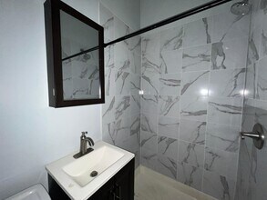 19 Jewett Ave, Unit 1R in Jersey City, NJ - Foto de edificio - Building Photo