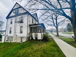 620 W Seerley Blvd, Unit 1 in Cedar Falls, IA - Building Photo - Building Photo