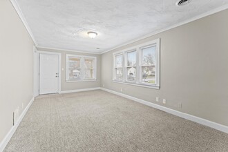 8638 Cadillac Ave in Warren, MI - Building Photo - Building Photo