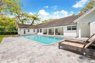 12545 SW 81st Ave in Pinecrest, FL - Building Photo - Building Photo