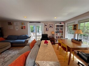2 Ruth Ln in Glenwood Landing, NY - Building Photo - Building Photo