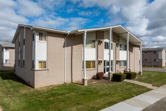 Harrison Street Apartments in Lincoln Park, MI - Foto de edificio - Building Photo