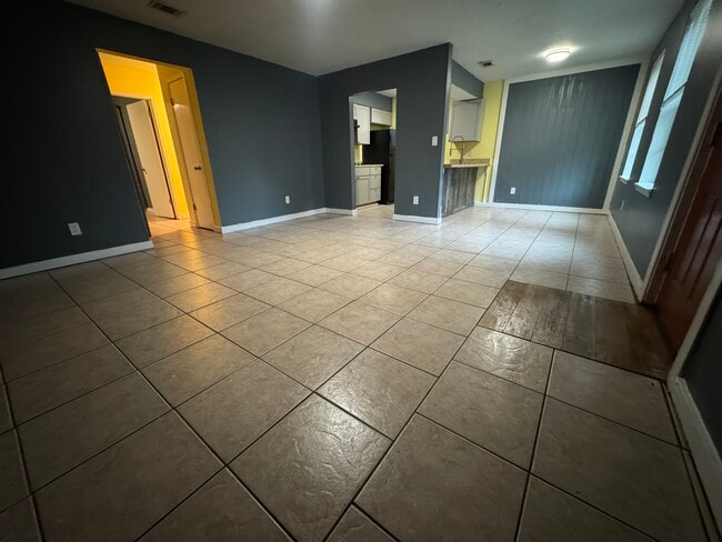 1863 Nekoma Ct, Unit B