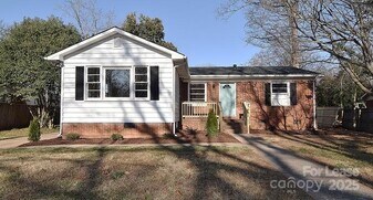 1437 Springwood Ln in Charlotte, NC - Building Photo