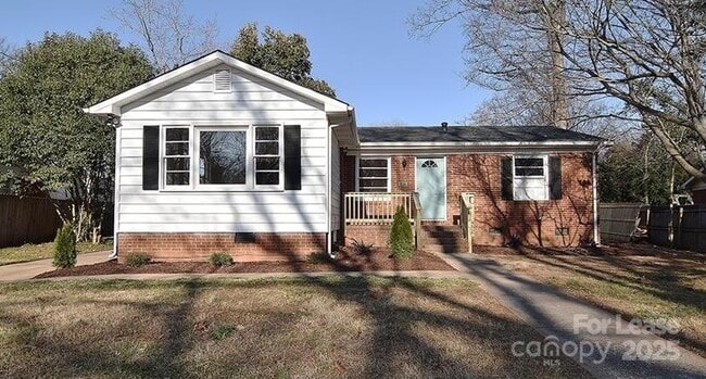 property at 1437 Springwood Ln