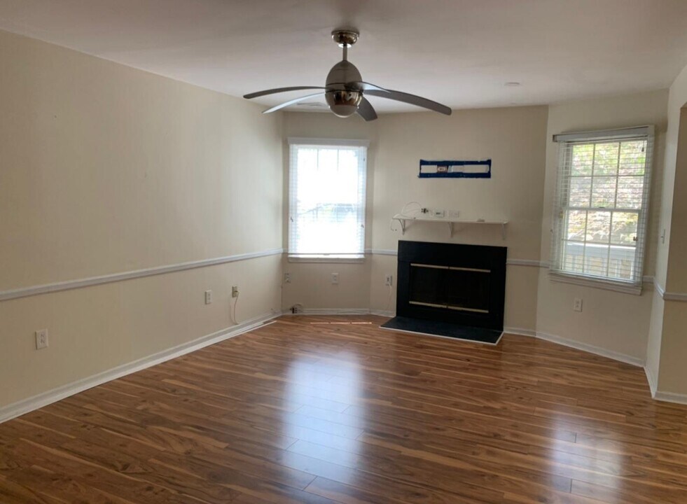 75 Quartz Ln in Paterson, NJ - Building Photo