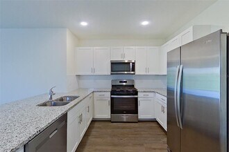 31913 Katelin Cir in Leesburg, FL - Building Photo - Building Photo