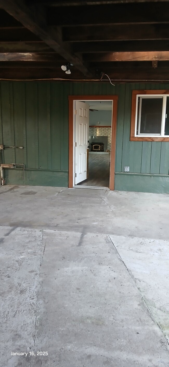 19064 Benson Ln in Fort Bragg, CA - Building Photo - Building Photo