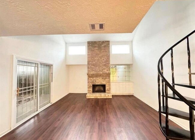 12251 W Village Dr in Houston, TX - Building Photo - Building Photo