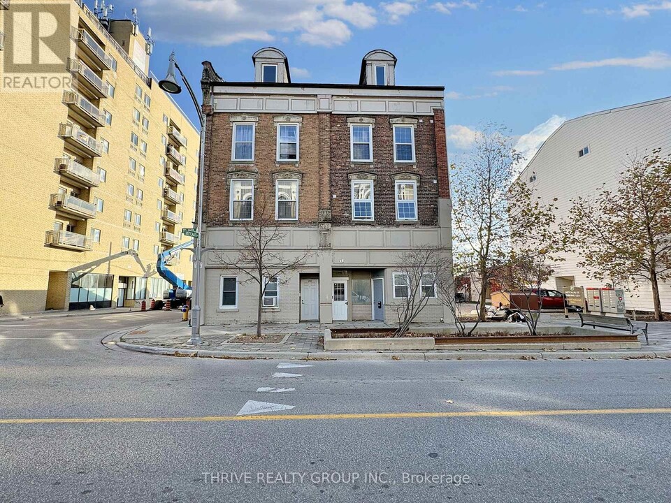 284-284 Talbot St in St Thomas, ON - Building Photo