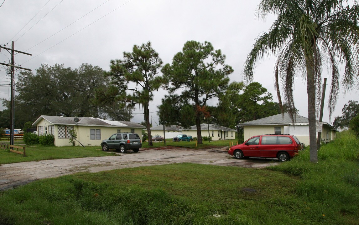 2339 Mango Ave in Sarasota, FL - Foto de edificio