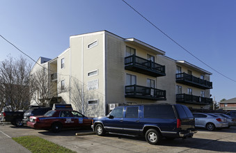 Cedar View Apartments in Metairie, LA - Building Photo - Building Photo