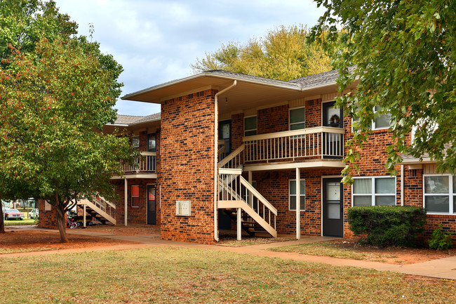 Village Apartments in Perry, OK - Building Photo - Building Photo