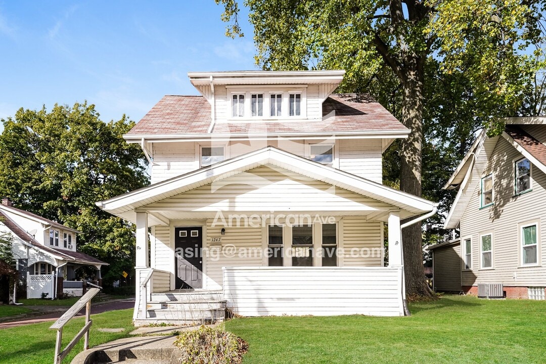 1247 Hoover Pl NW in Canton, OH - Building Photo