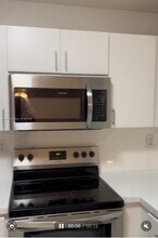 986 NW 136th Ct in Miami, FL - Building Photo - Building Photo