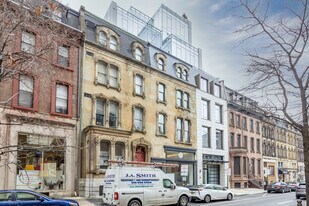 2110 Walnut St in Philadelphia, PA - Building Photo