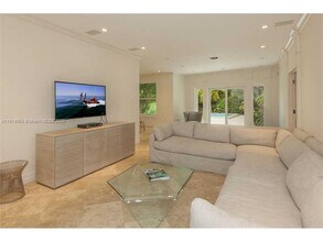 745 Lakeview Dr in Miami Beach, FL - Building Photo - Building Photo