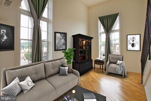 71 N Main St in Lambertville, NJ - Building Photo