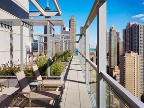 851 N La Salle Dr, Unit 1 in Chicago, IL - Building Photo - Building Photo
