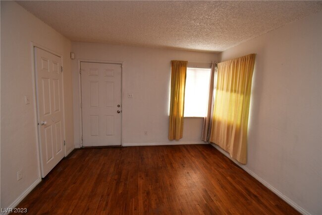 304 N 14th St-Unit -A in Las Vegas, NV - Building Photo - Building Photo