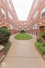 3115 W Foster Ave, Unit 3121 H1 in Chicago, IL - Building Photo - Building Photo